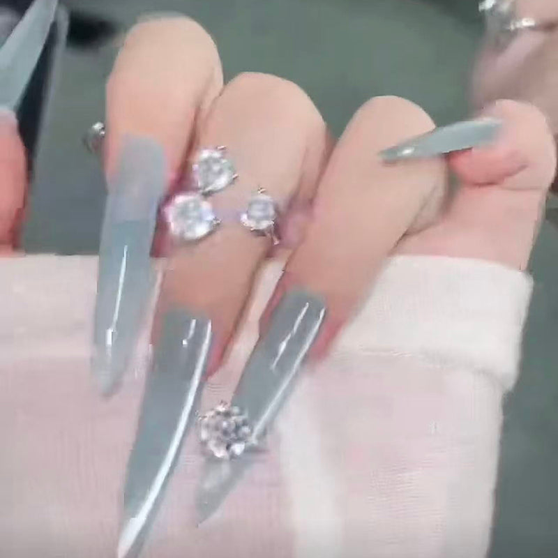 Wear long nail styles, high-end light luxury nail patches, beautiful handmade brides wear nail art