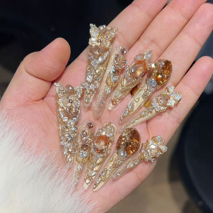 Explosive hand-worn armor, thin dog tip full of diamonds, heavy industry pure desire to smudge advanced wear manicure
