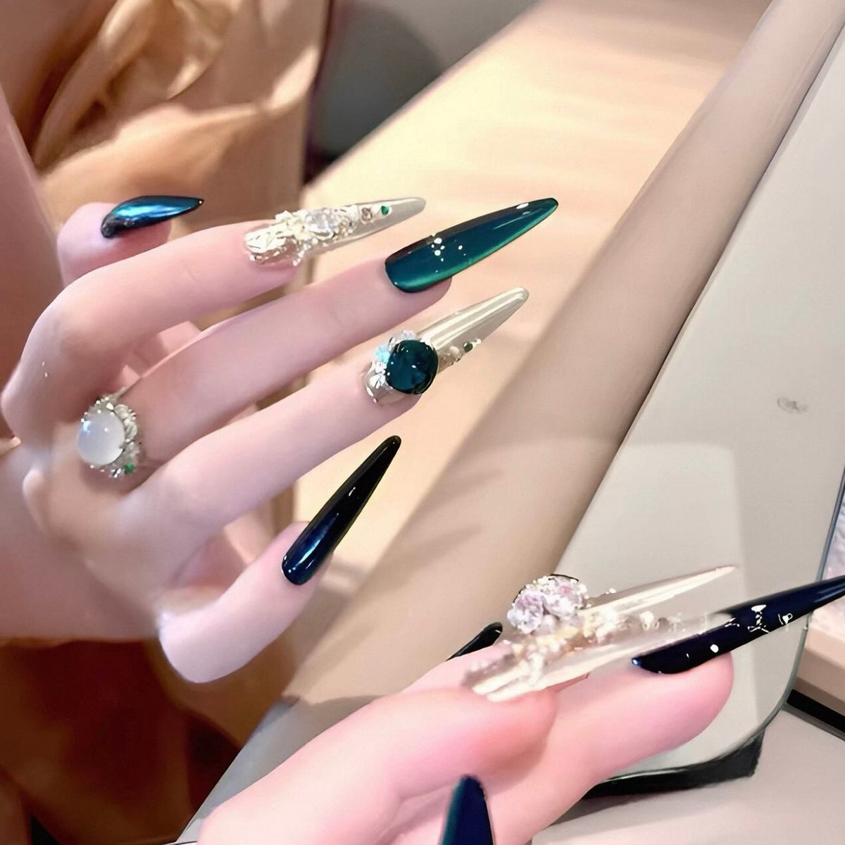 Luxurious emerald green premium press-on nails: exquisite, handcrafted, and perfect for the modern socialite