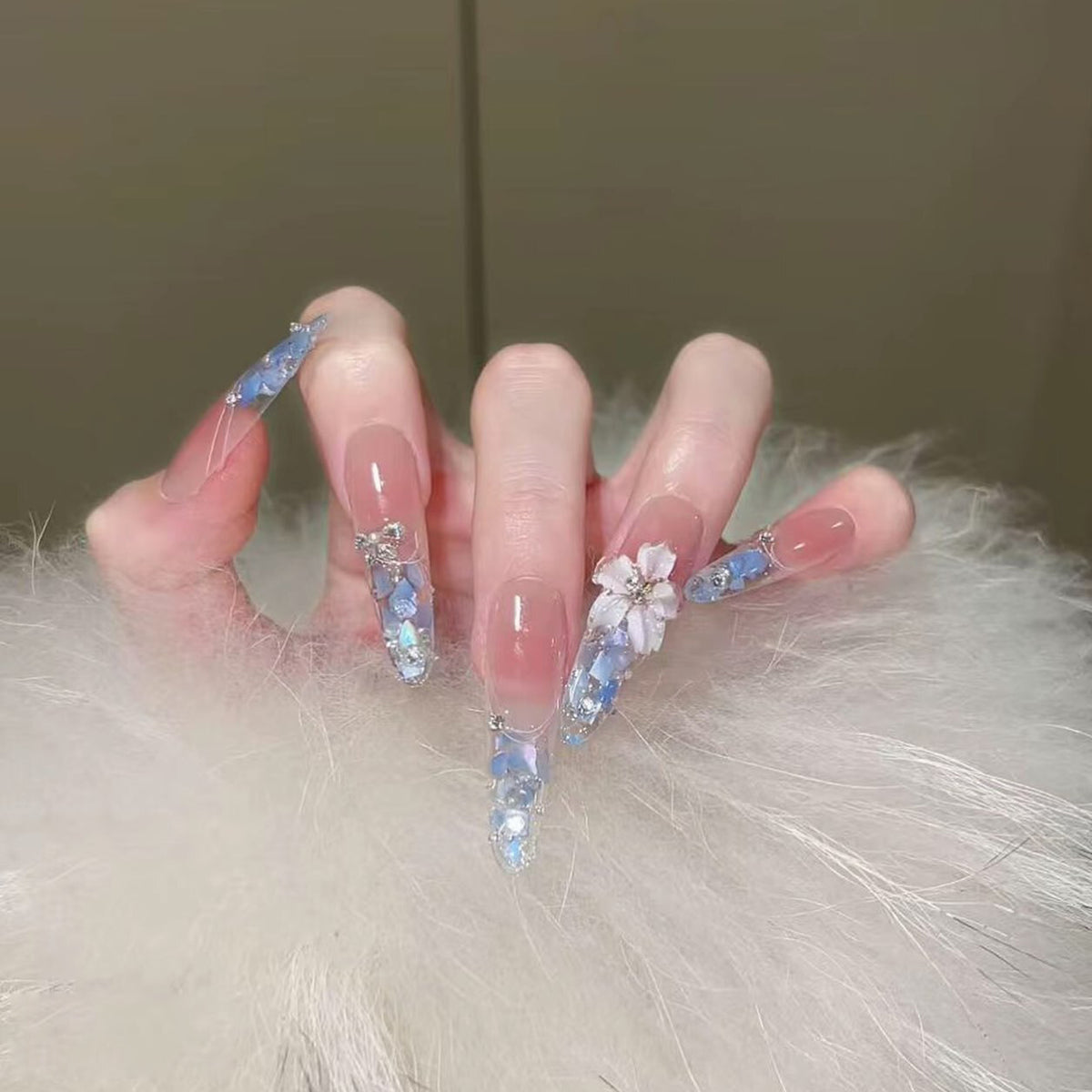 Handmade wearable nail art heavy industry golden wings flowing hemp classy design