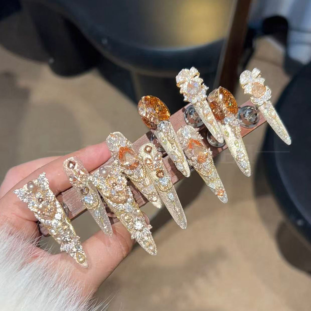 Explosive hand-worn armor, thin dog tip full of diamonds, heavy industry pure desire to smudge advanced wear manicure