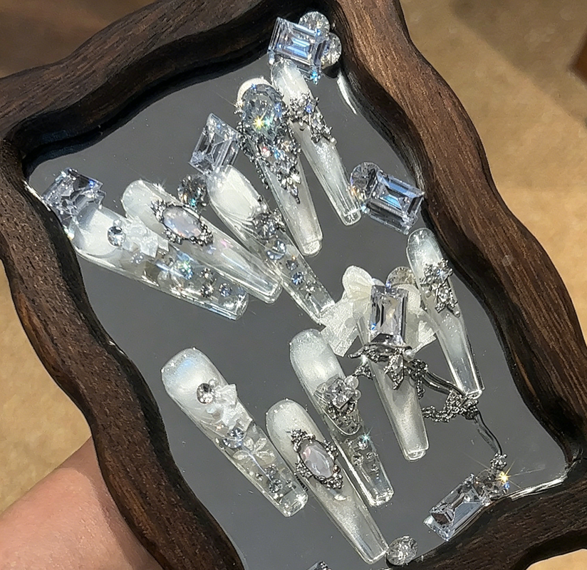 New handmade heavy industry full of diamonds, white, pure desire wind wearing armor, bride's wedding armor temperament is white