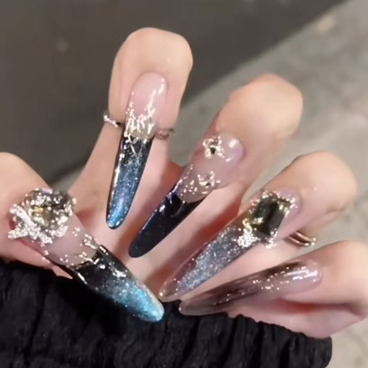 Pure handmade Spice Girl black and silver manicure temperament smudged cat eye flash Japanese wear armor