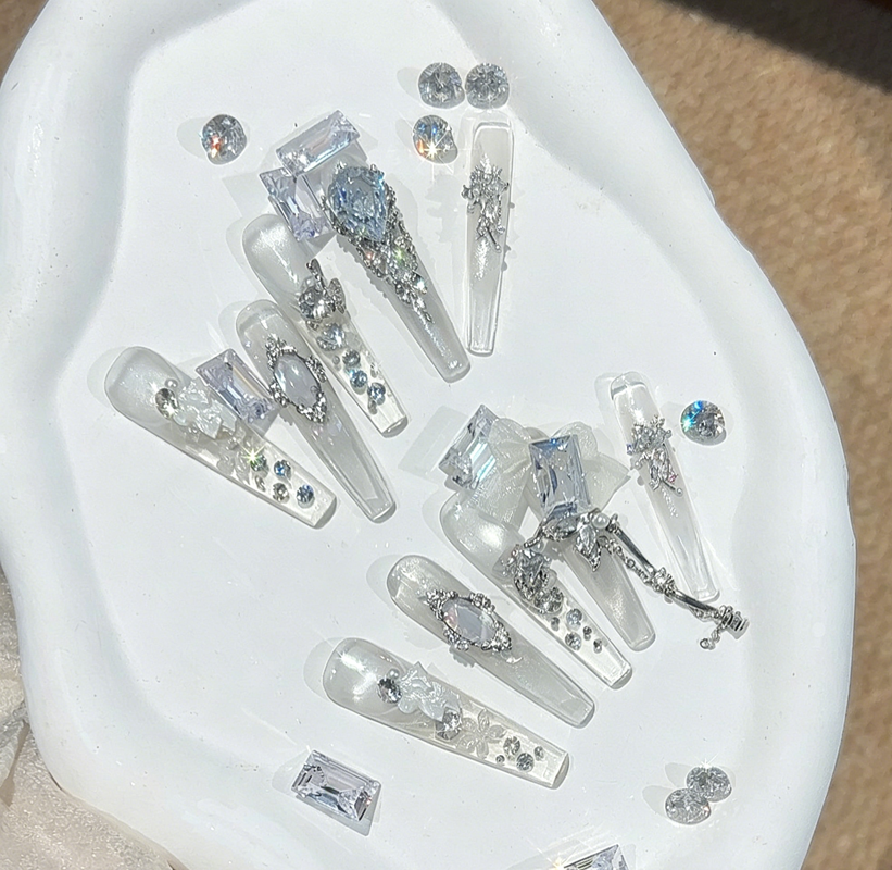 New handmade heavy industry full of diamonds, white, pure desire wind wearing armor, bride's wedding armor temperament is white