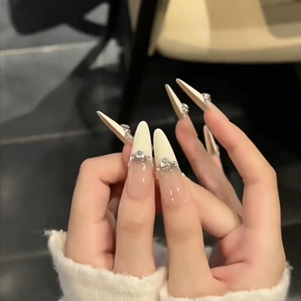 High-end, soft, milky white, french-style, exquisite, diamond-studded chain, accessible luxury, long, handmade press-on nails