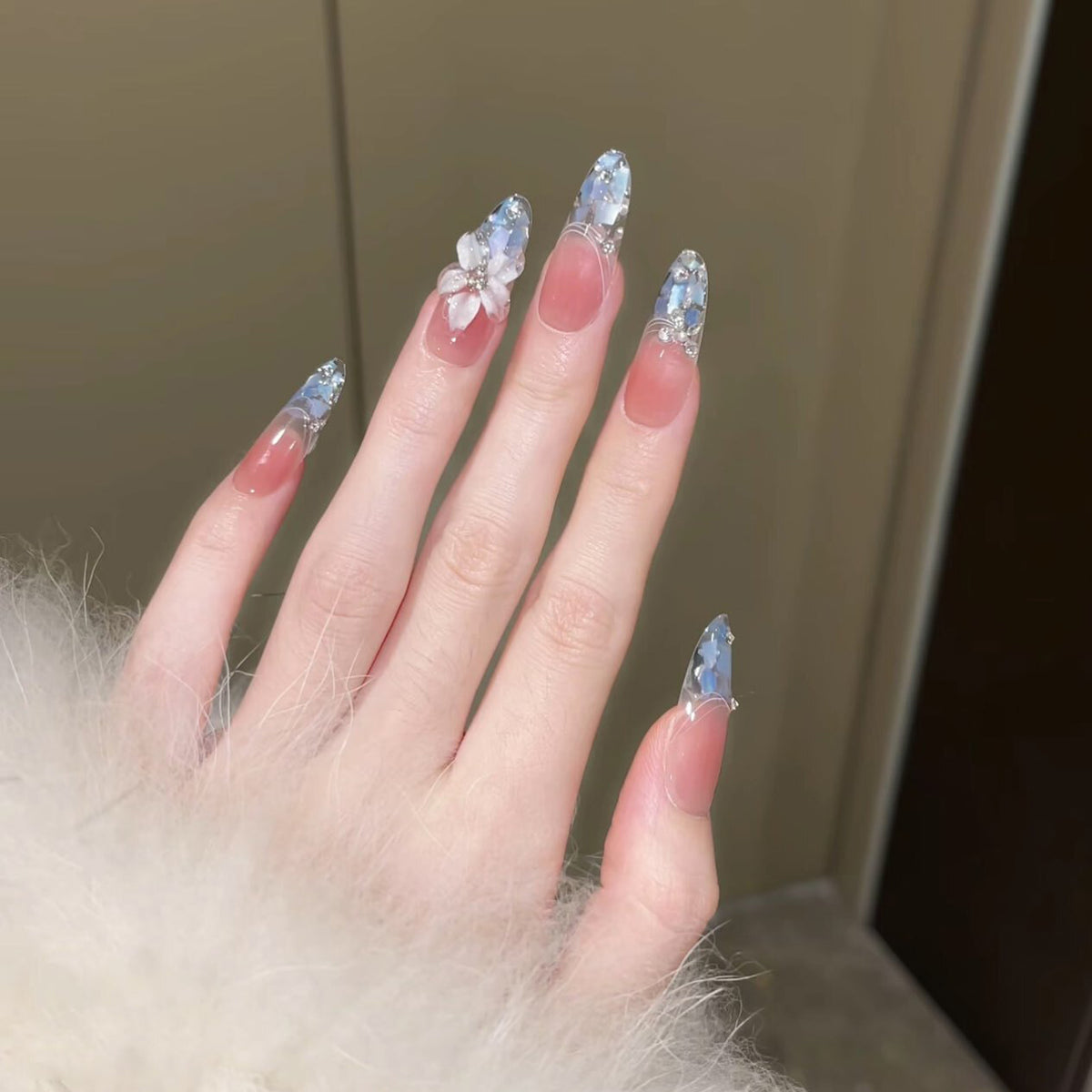 Handmade wearable nail art heavy industry golden wings flowing hemp classy design