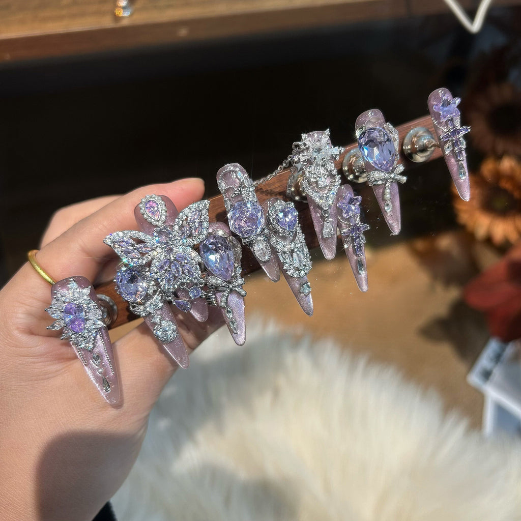 Explosive handmade wearable nails, thin dog tips, full of diamonds, heavy industry french brocade, whitening, high-end wearable manicure