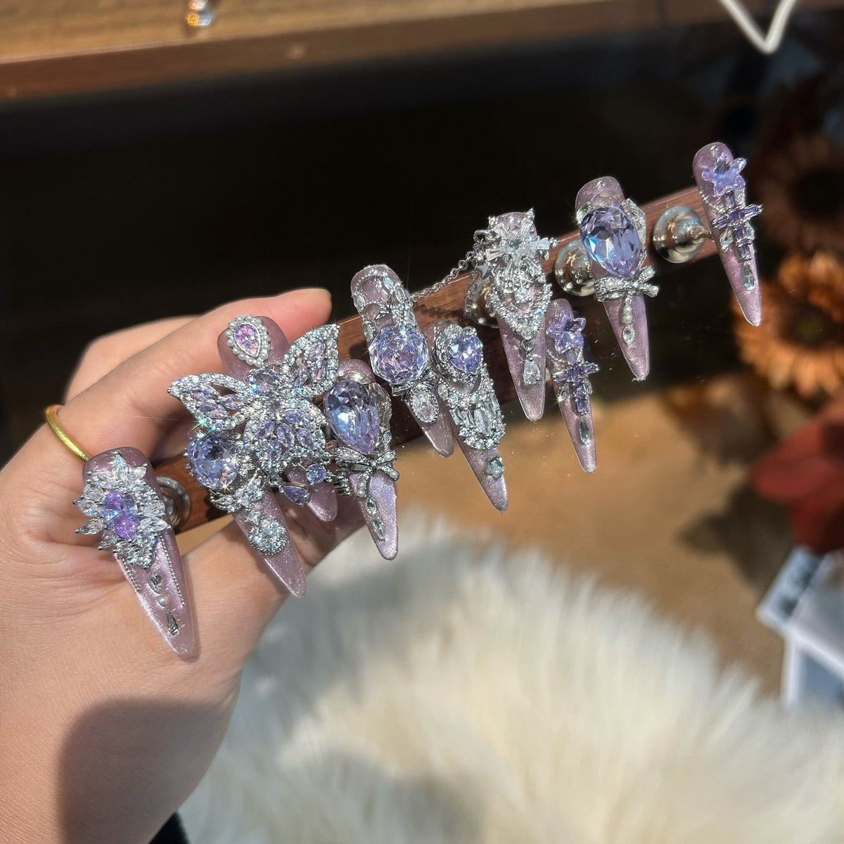 Explosive handmade wearable nails, thin dog tips, full of diamonds, heavy industry french brocade, whitening, high-end wearable manicure