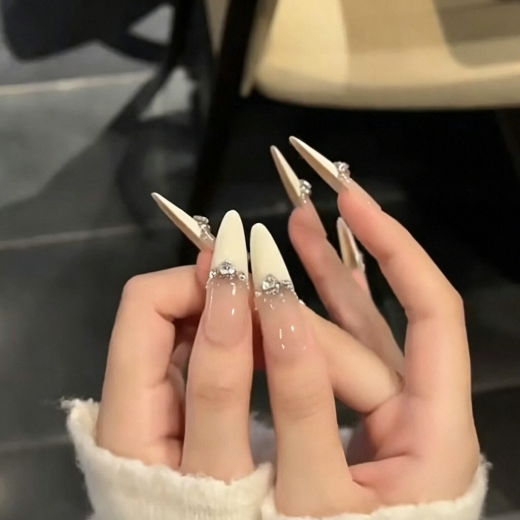 High-end, soft, milky white, french-style, exquisite, diamond-studded chain, accessible luxury, long, handmade press-on nails