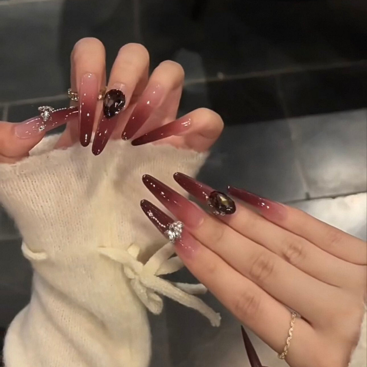 High-end, whitening, gradient cherry color, french diamond, fine long hand-worn nails