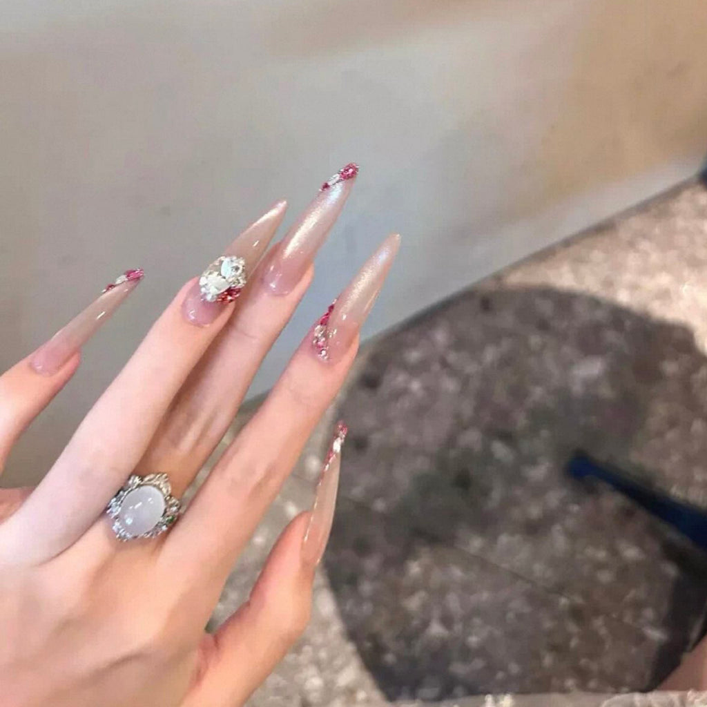 Summer's hottest glass bead cat eye gel polish! this porcelain white, high-density magnetic powder creates a stunning, high-end, and intensely shimmering cat eye effect that really makes your nails pop