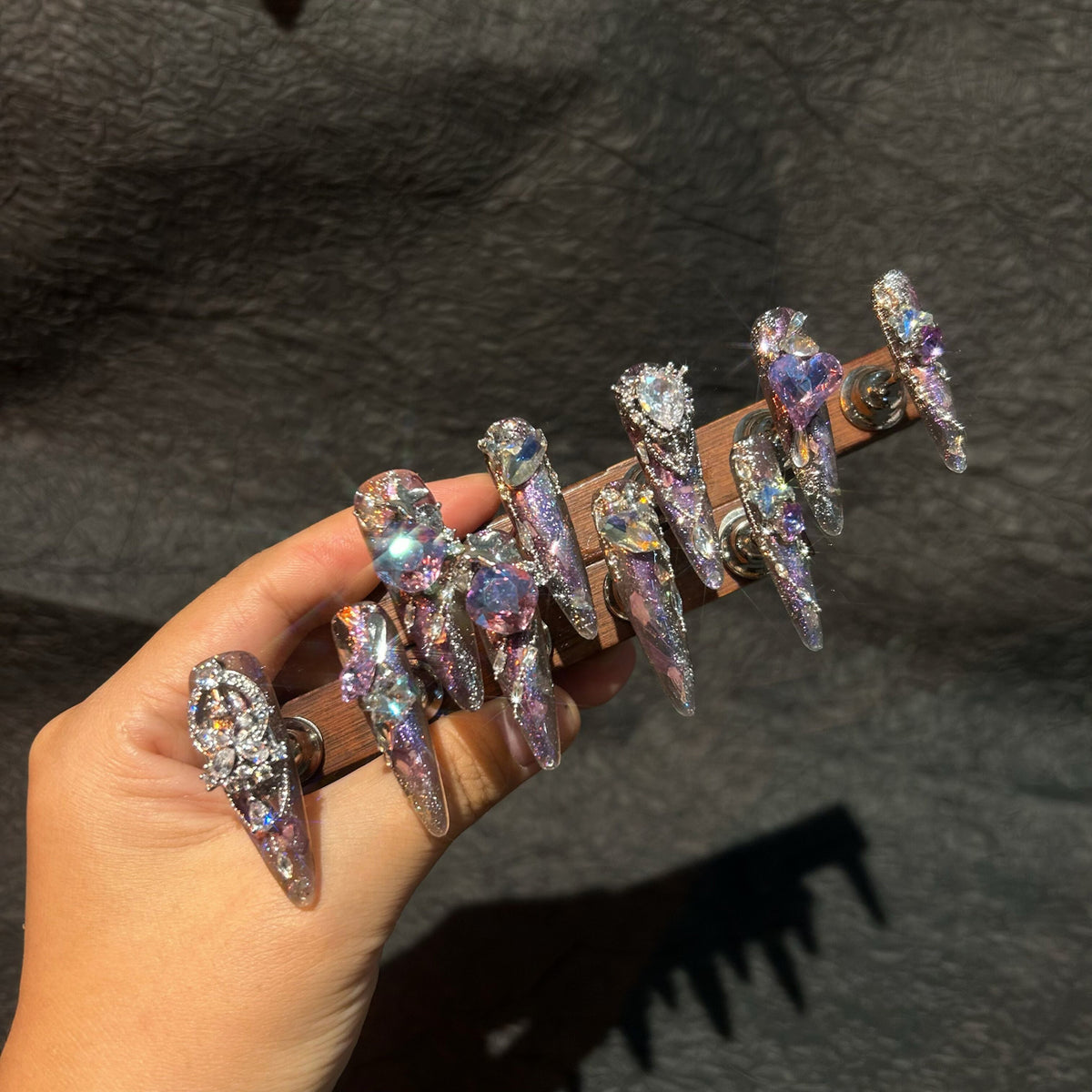 Explosive handmade wearable nails, thin dog tips, full of diamonds, heavy industry french brocade, whitening, high-end wearable manicure