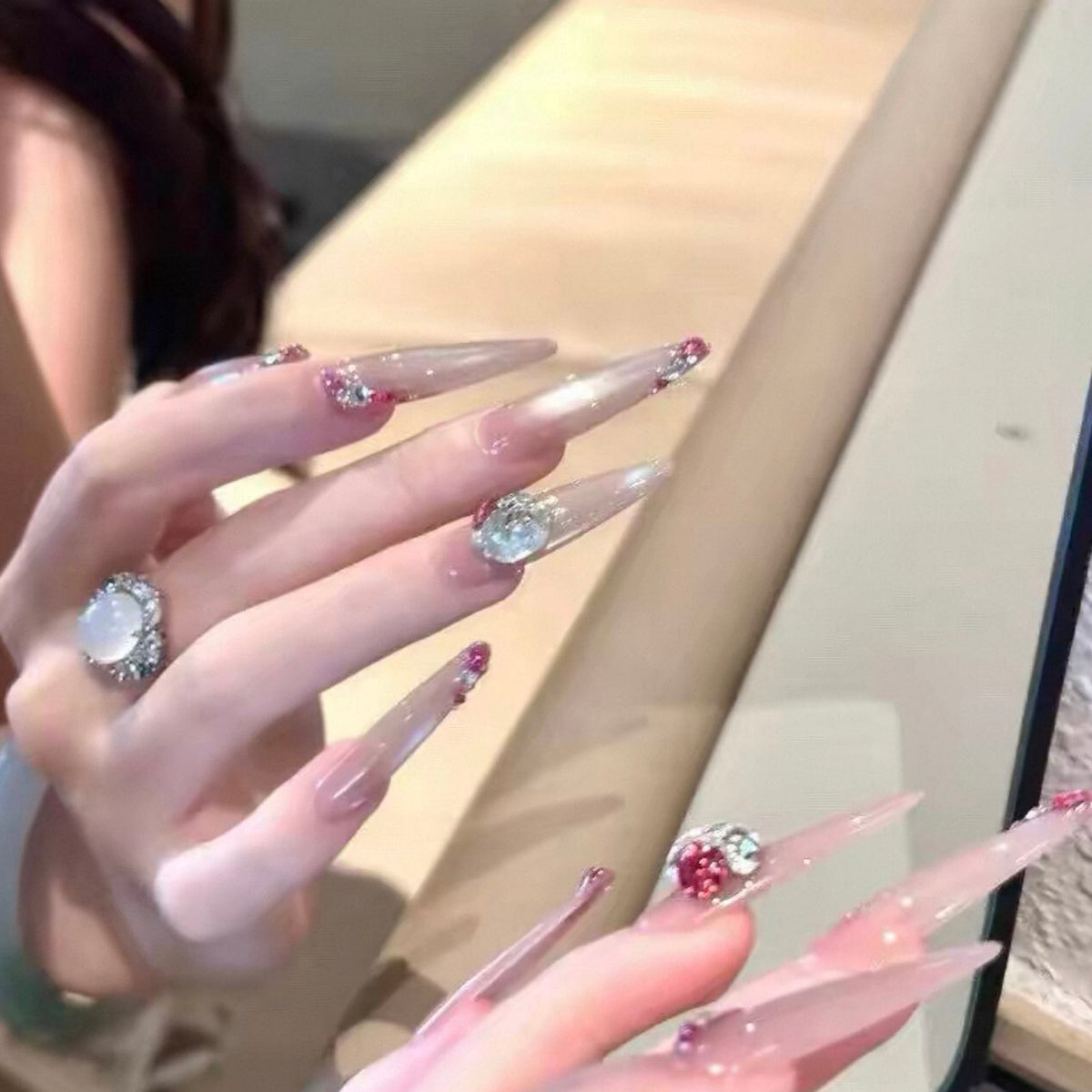 Summer's hottest glass bead cat eye gel polish! this porcelain white, high-density magnetic powder creates a stunning, high-end, and intensely shimmering cat eye effect that really makes your nails pop