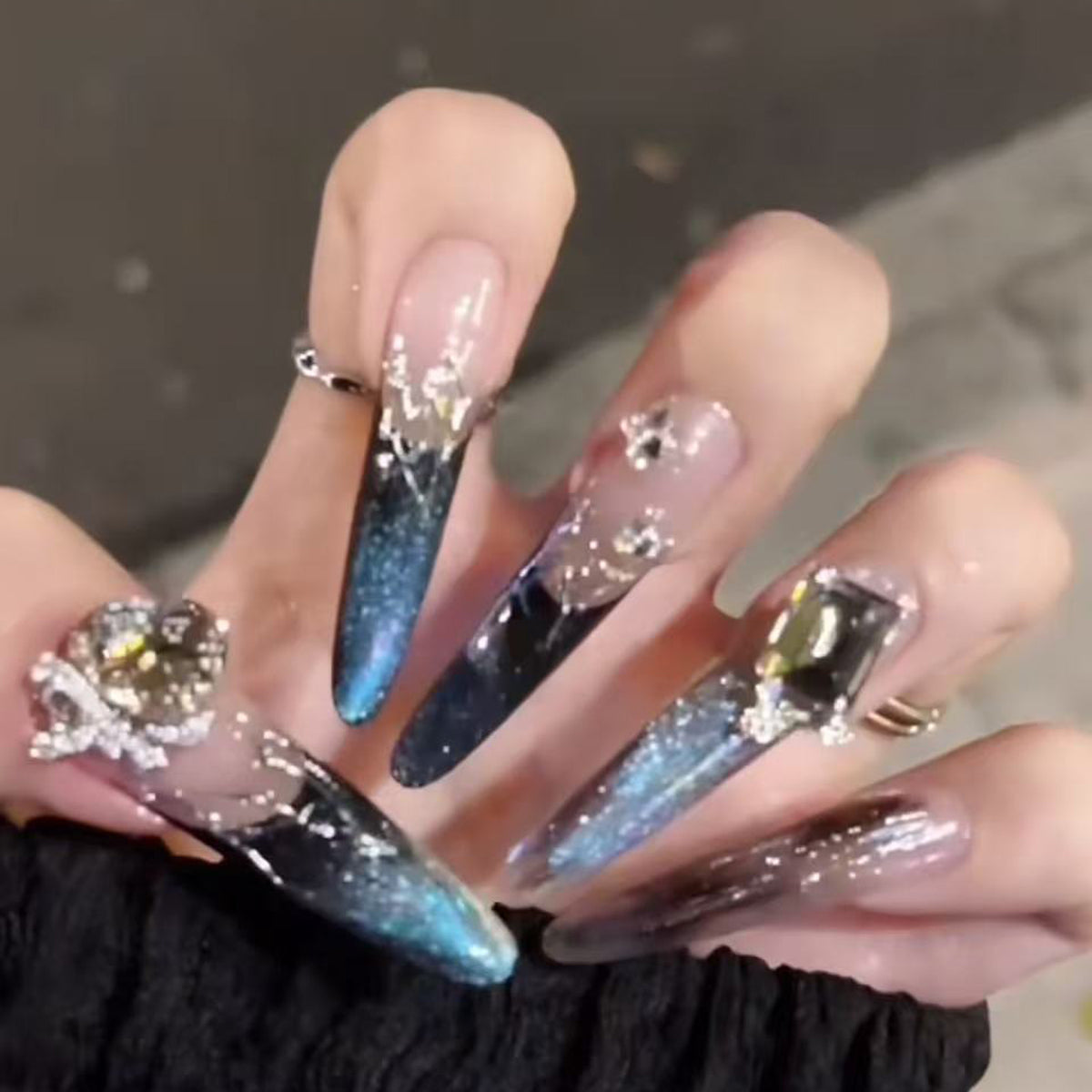 Pure handmade Spice Girl black and silver manicure temperament smudged cat eye flash Japanese wear armor