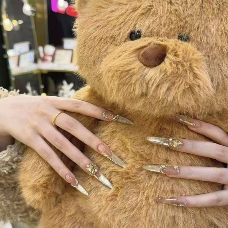 Extravagant atmosphere, handmade customized manicure, wearing manicure, sparkling Huazi diamond chain, cat's eye manicure
