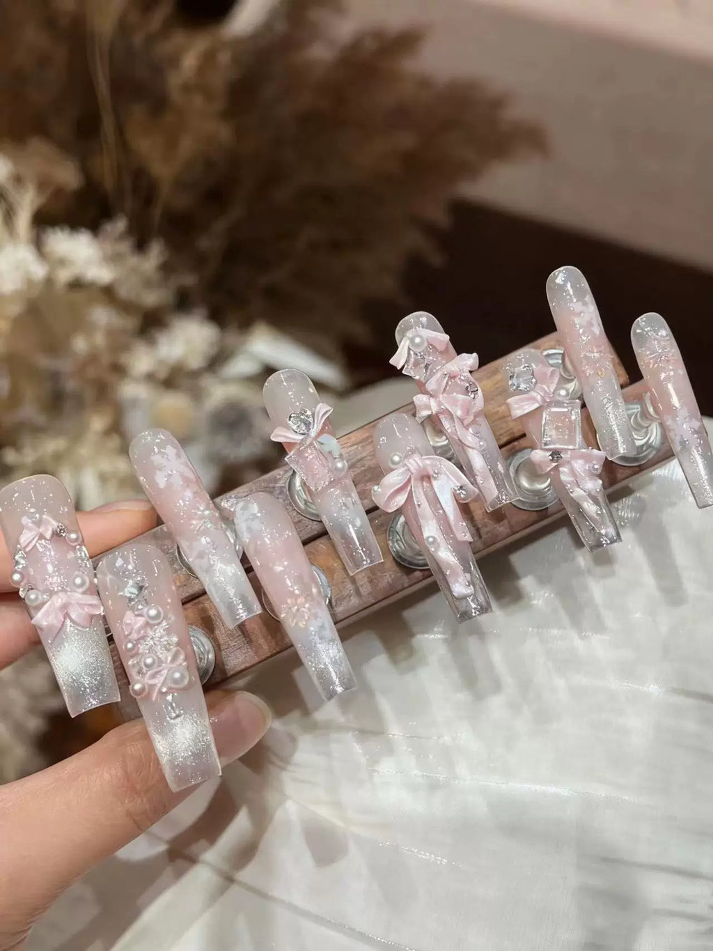 Snowflake silk press-on nails, handmade, wearable manicure, nail stickers, removable, reusable