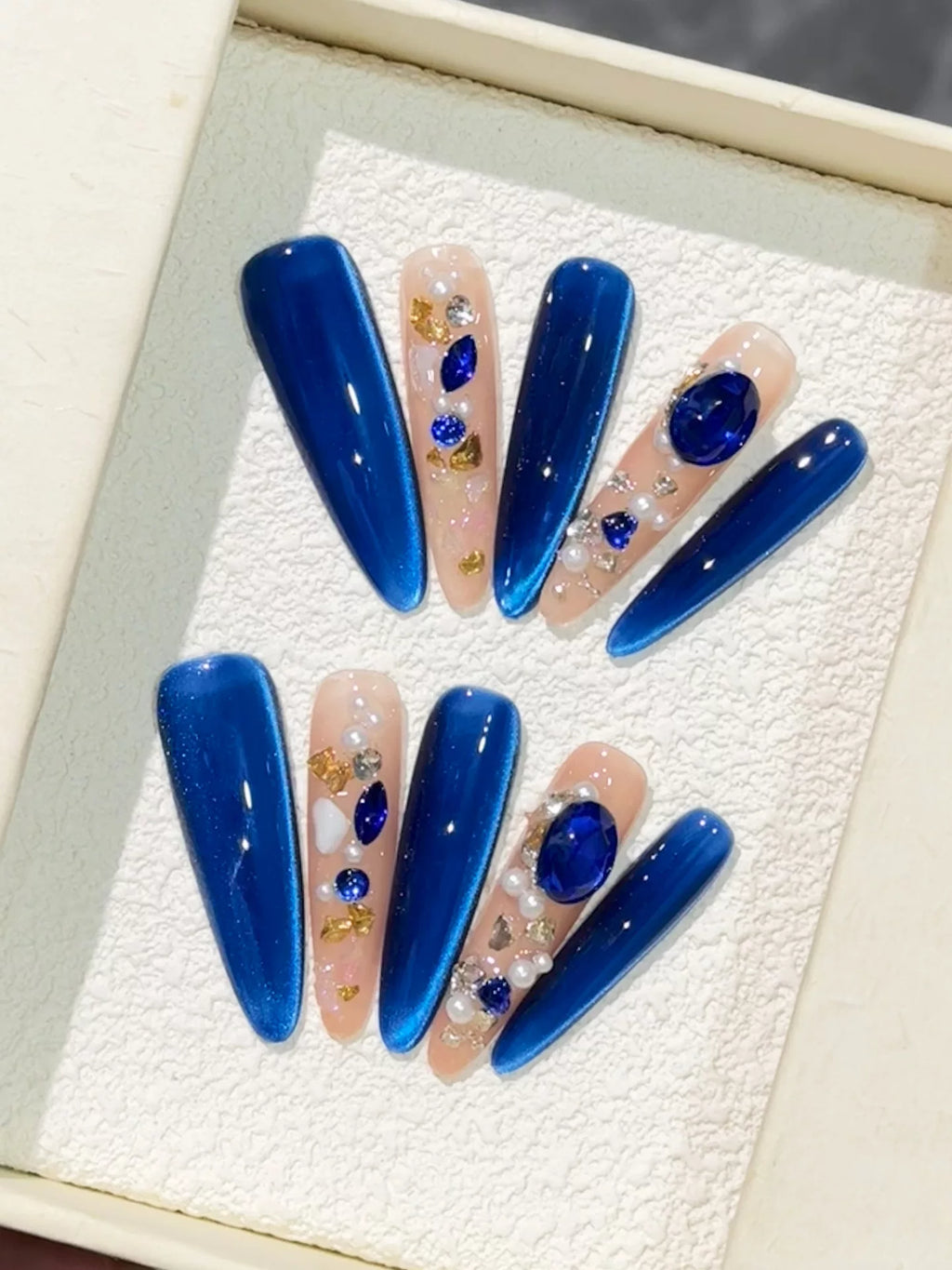 Blue-toned, "rich girl" style, handmade press-on nails: high-end, sparkling rhinestone ball, fresh & chic manicure