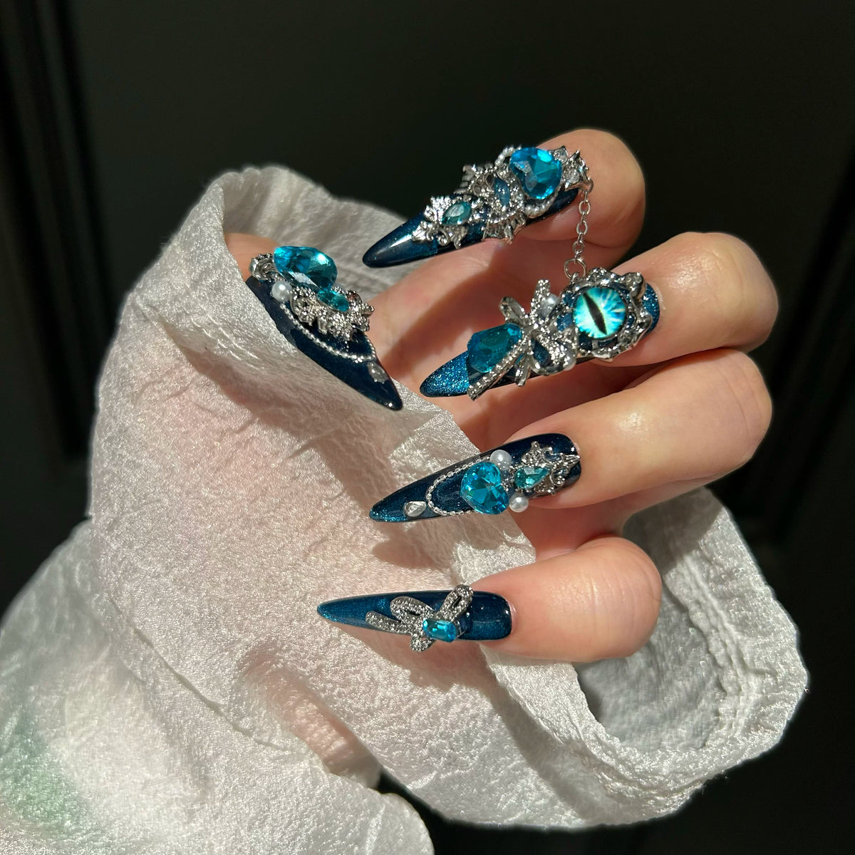 Original handmade wearable cat eye high-end blue light luxury heavy industry new patch nail art detachable