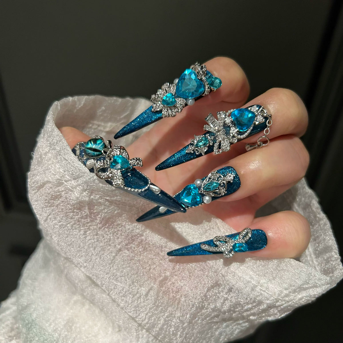 Original handmade wearable cat eye high-end blue light luxury heavy industry new patch nail art detachable