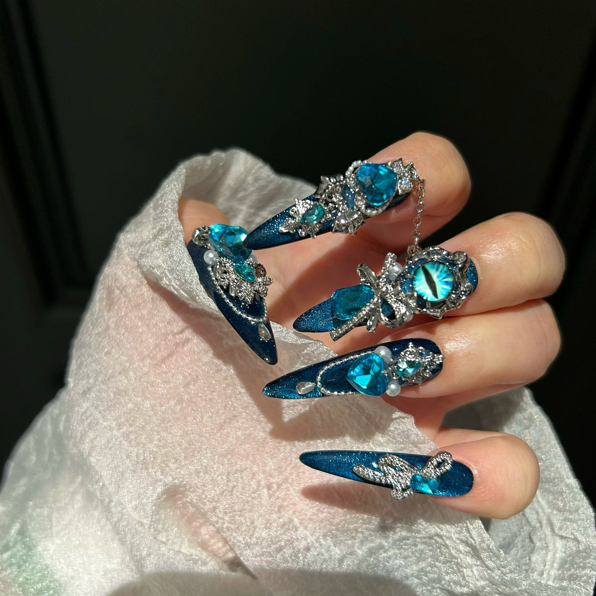 Original handmade wearable cat eye high-end blue light luxury heavy industry new patch nail art detachable