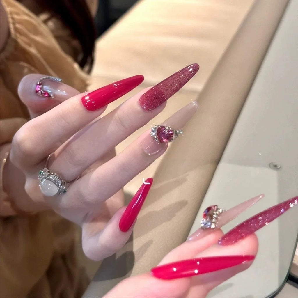 Luxurious emerald green premium press-on nails: exquisite, handcrafted, and perfect for the modern socialite