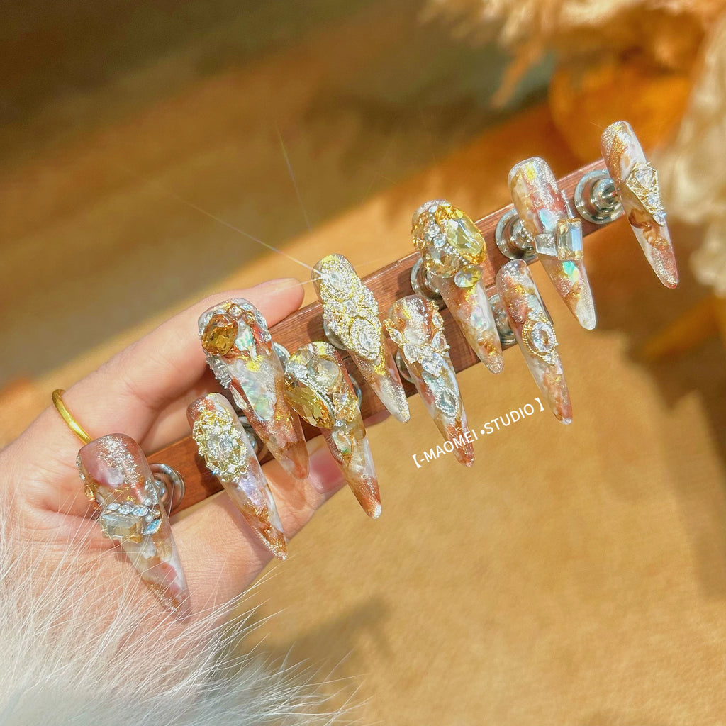 Explosive hand-worn armor, thin dog tip full of diamonds, heavy industry pure desire to smudge advanced wear manicure
