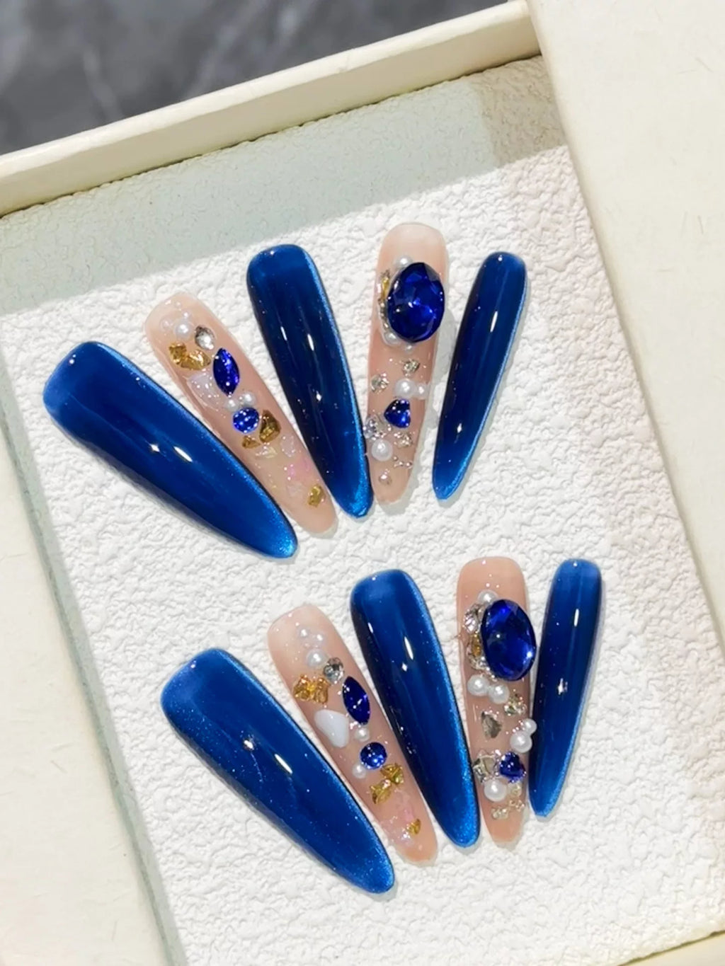 Blue-toned, "rich girl" style, handmade press-on nails: high-end, sparkling rhinestone ball, fresh & chic manicure