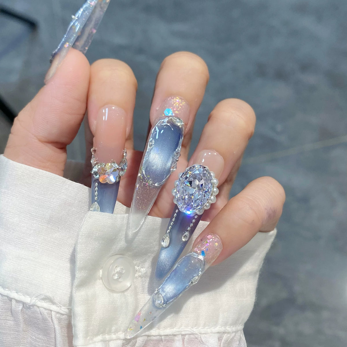 Purely handmade armor blue cat eye star zircon diamond pearl broken diamond blue diamond whiteelegant thin dog long pointed fall and winter