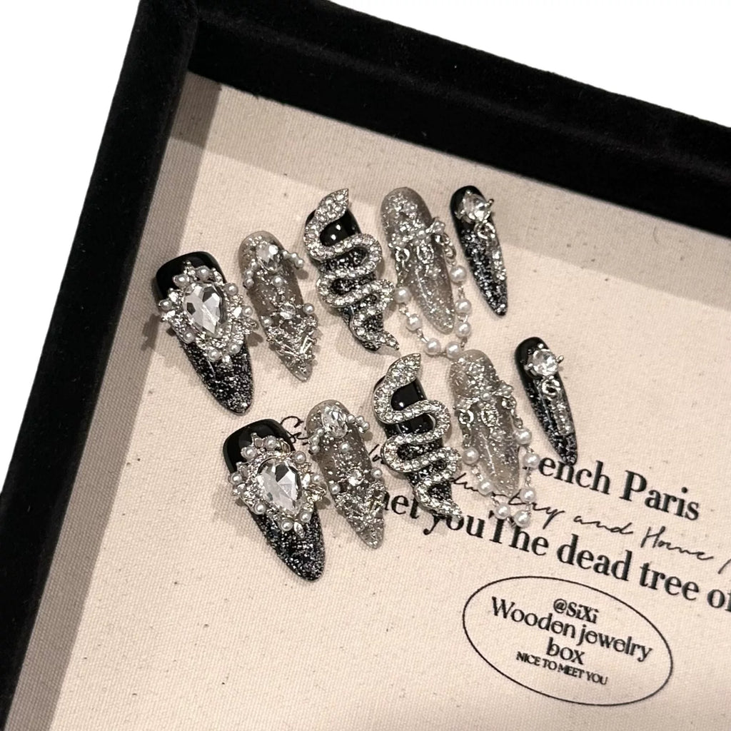Sweet and cool girl metallic manicure wearable nails snake style stereo silver snake full diamond chain classy nails