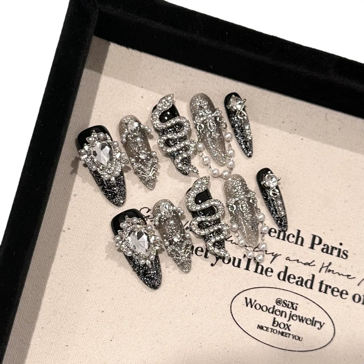 Sweet and cool girl metallic manicure wearable nails snake style stereo silver snake full diamond chain classy nails