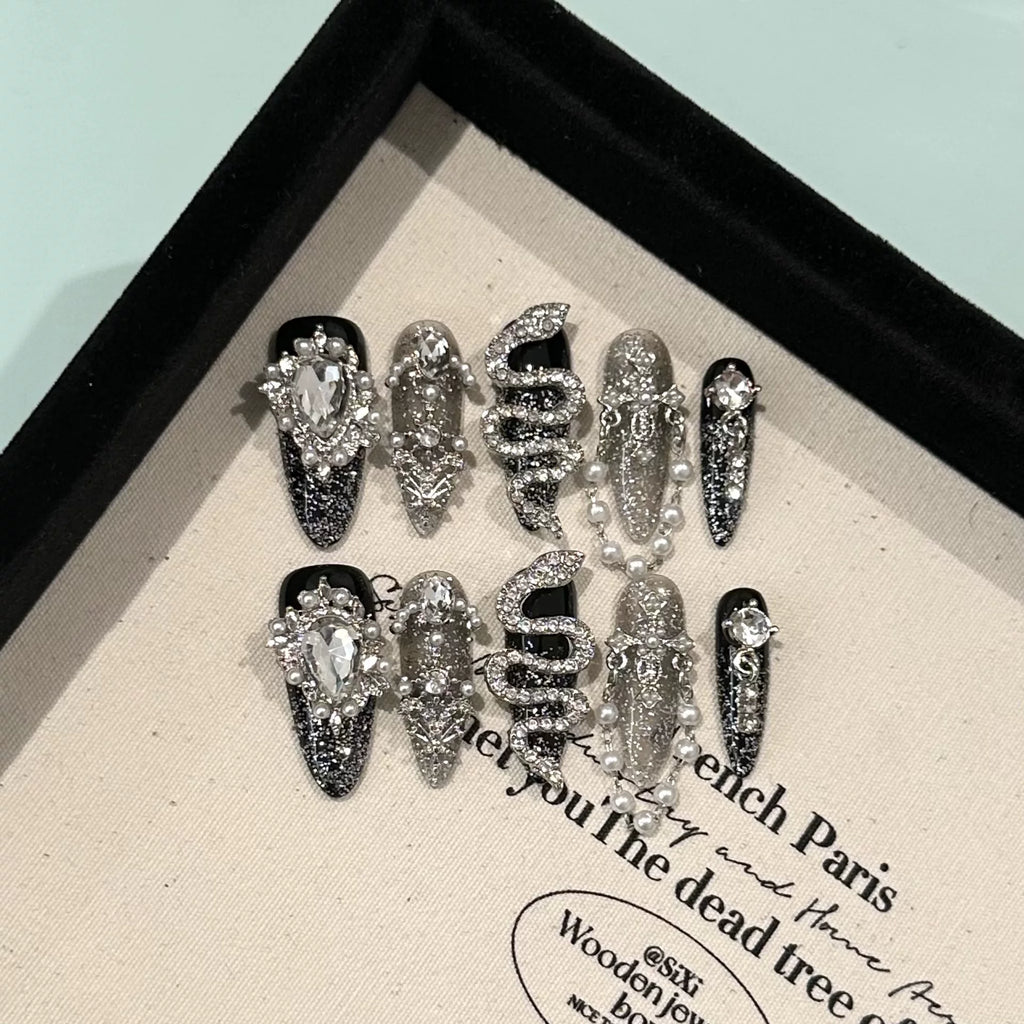 Sweet and cool girl metallic manicure wearable nails snake style stereo silver snake full diamond chain classy nails