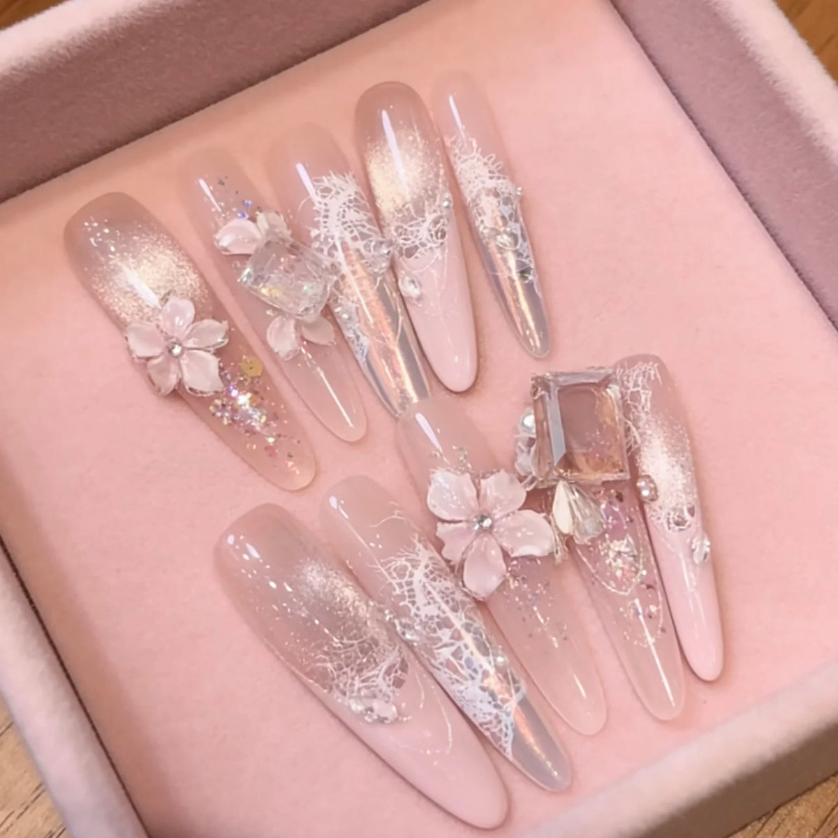 Premium pure handmade wearing nail cat's eye five-petaled flower nail art is simple and pure to show white naked pink long carving