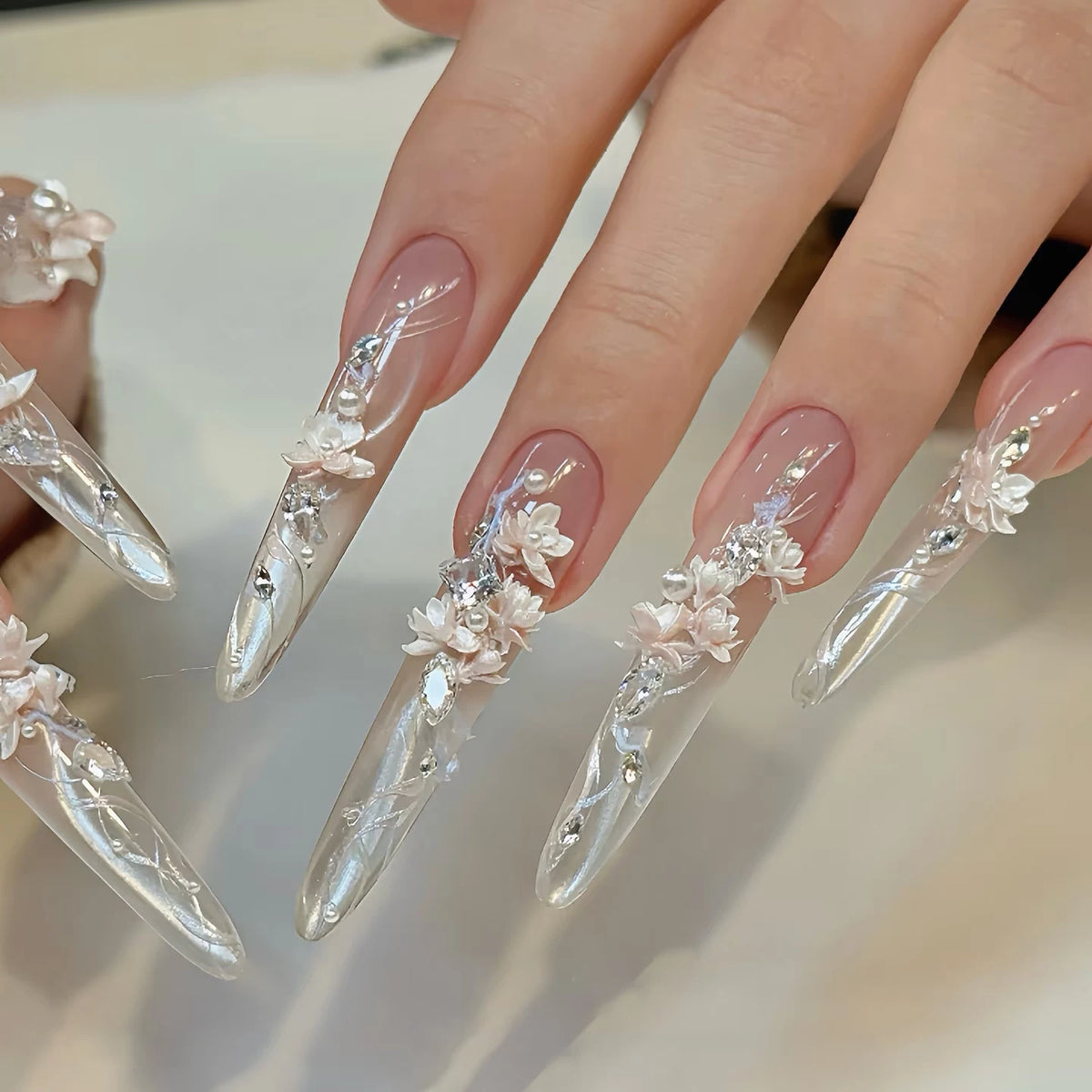 Spring and summer handmade popular wear-resistant long pointed nails stereo carved cat eye show off fake nails finished wedding nails