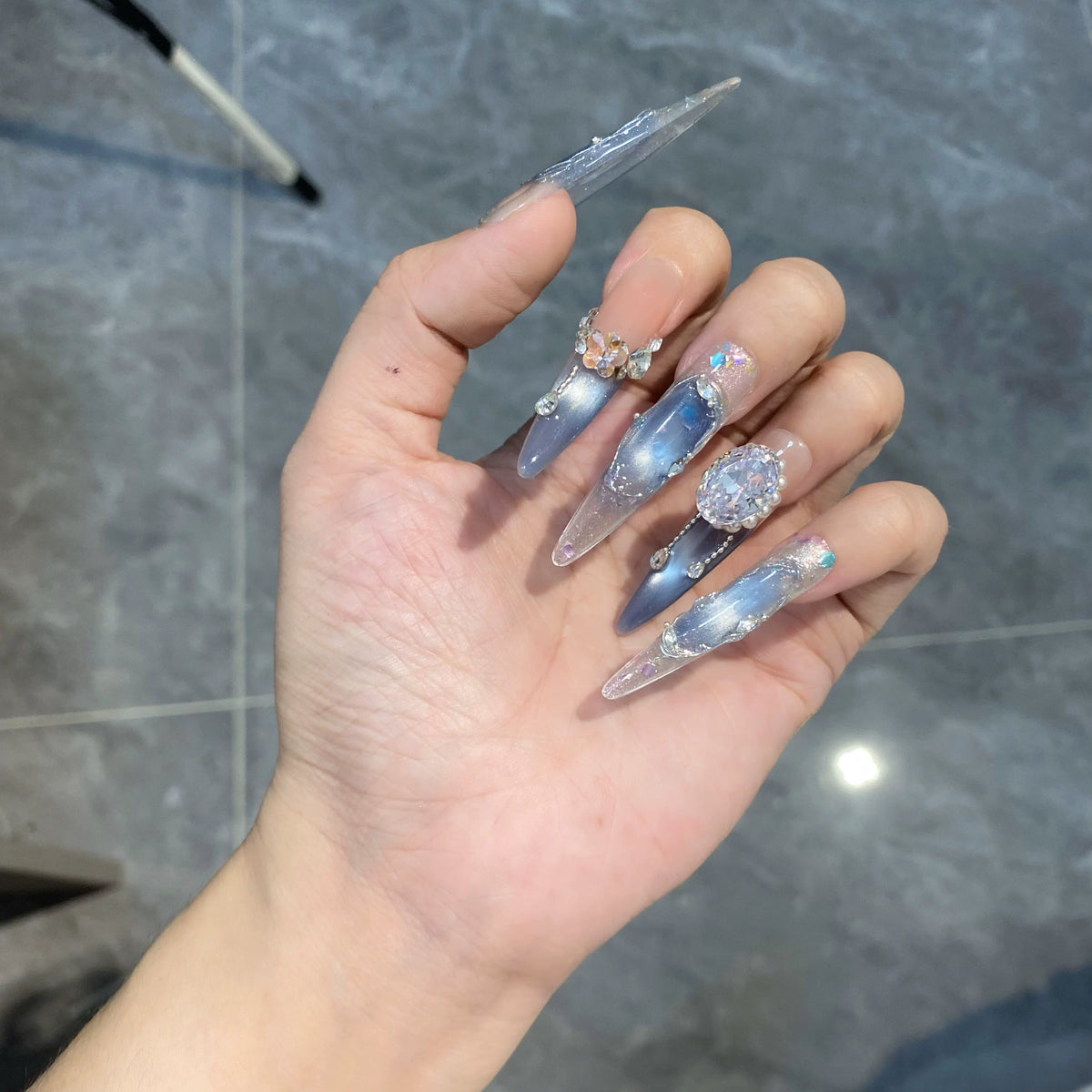 Purely handmade armor blue cat eye star zircon diamond pearl broken diamond blue diamond whiteelegant thin dog long pointed fall and winter