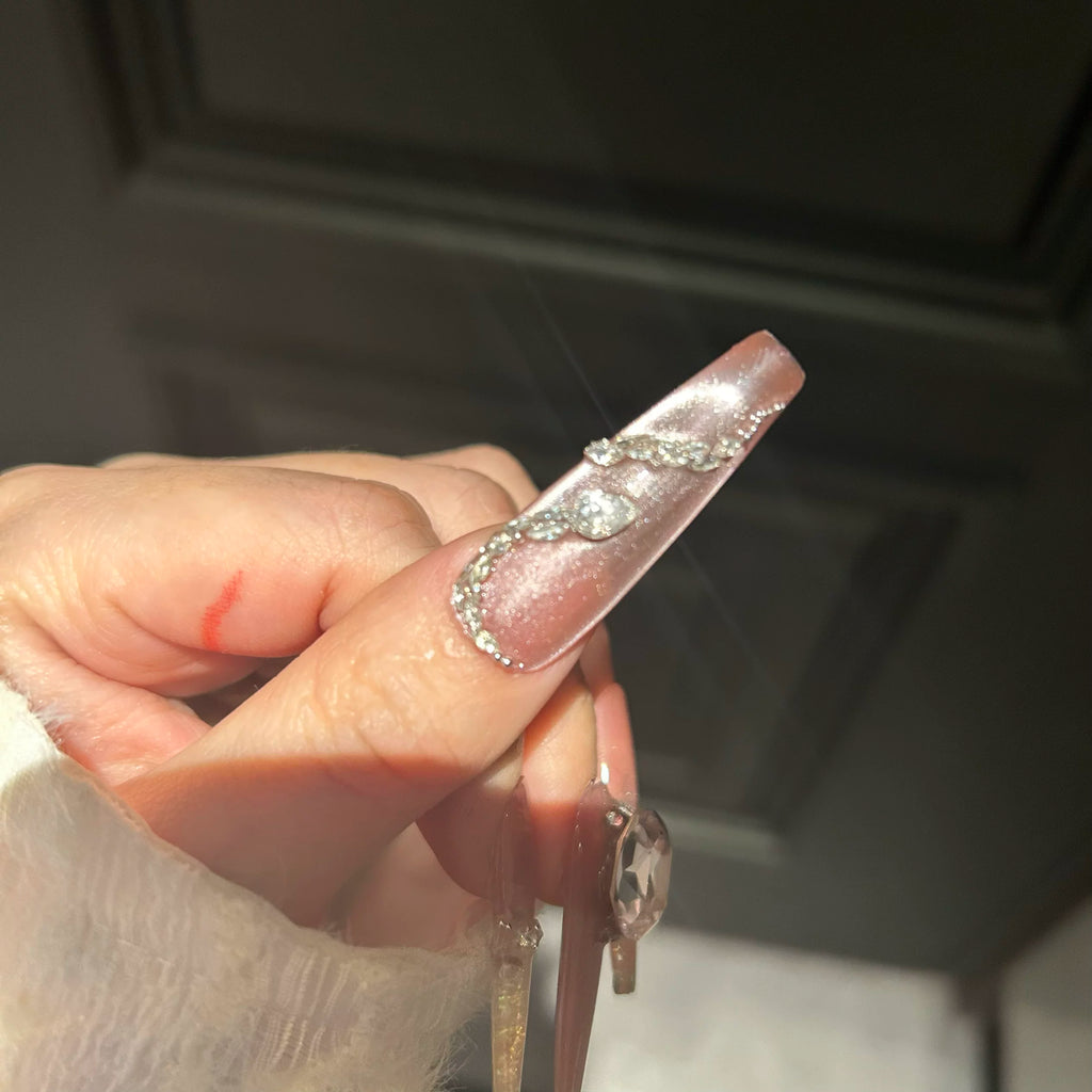 Snake comes and turns, liu ma pure handmade armor, quicksand style, white nude color, dongzhou diamond french cat eye armor