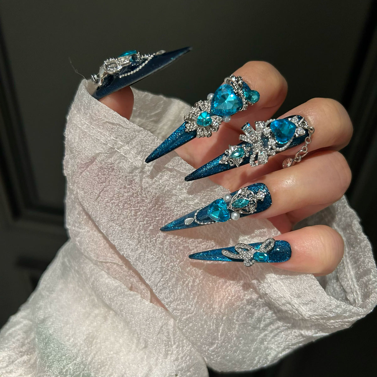 Original handmade wearable cat eye high-end blue light luxury heavy industry new patch nail art detachable