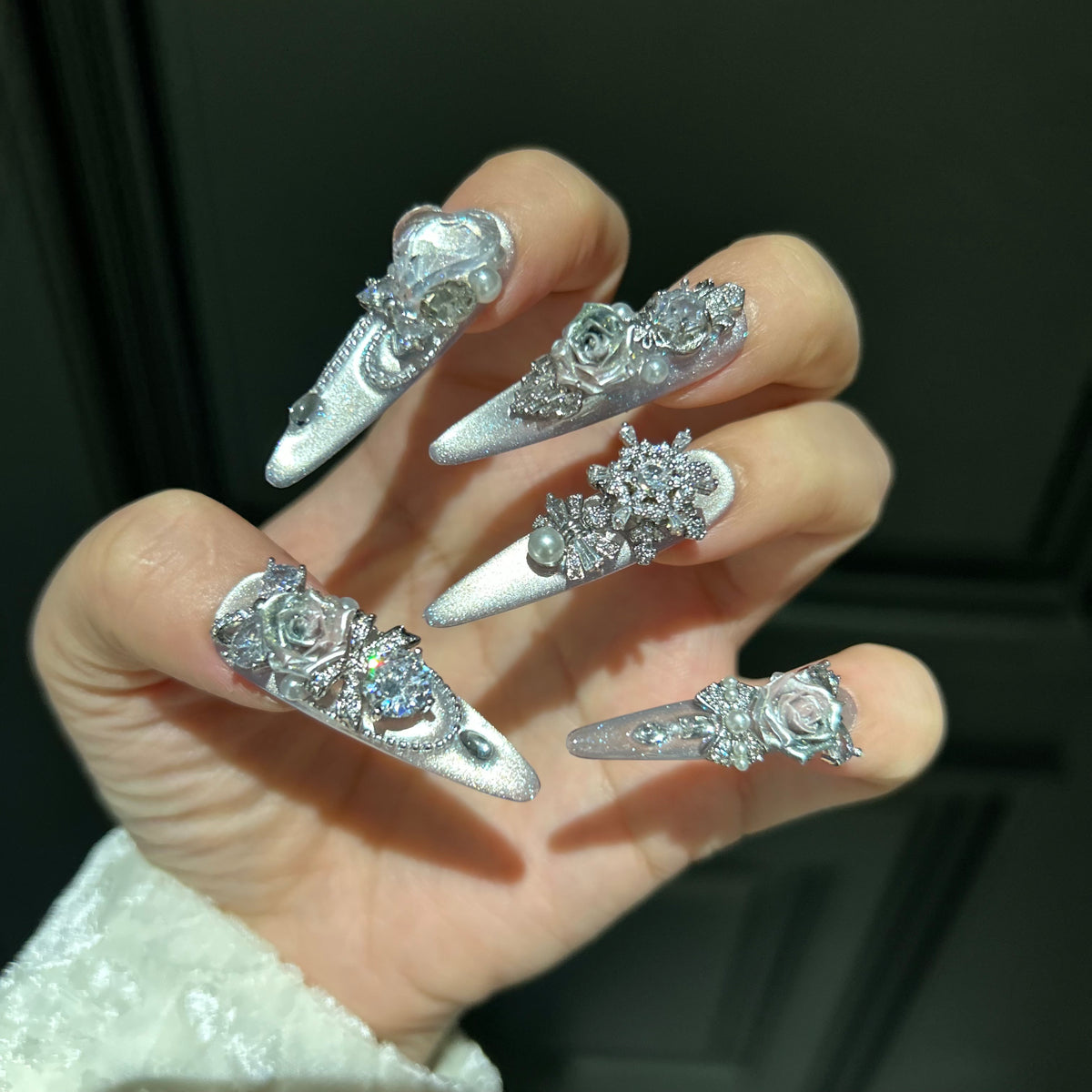 Handmade press-on nails, premium full zircon snowflake design, light luxury mid-length, cute style, exquisite and flattering