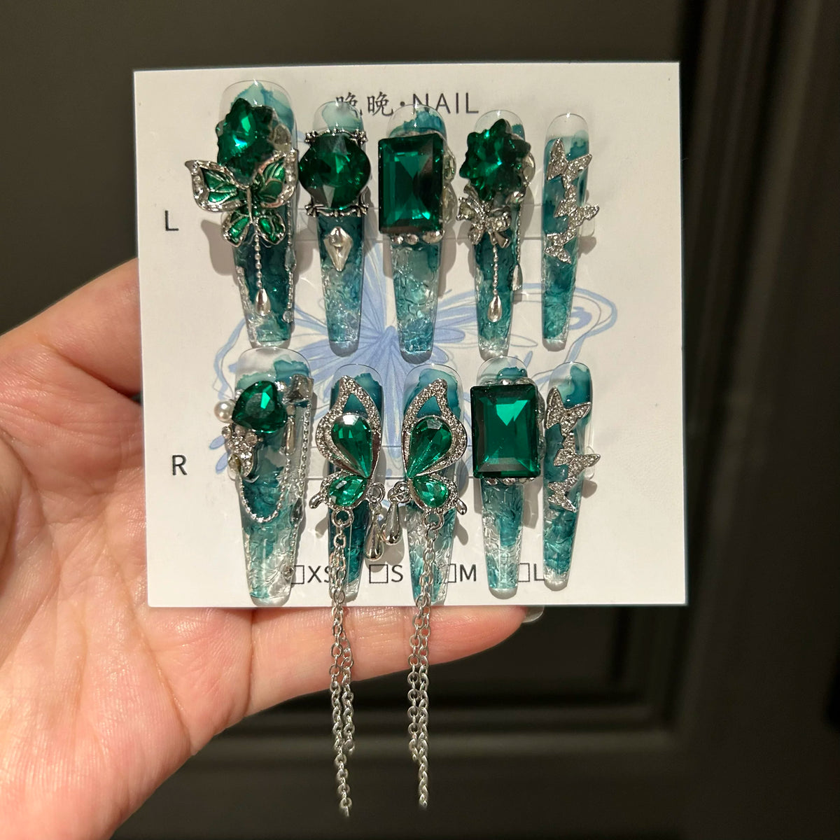 Hand-worn armor, green bow chain, high-end whitening nail patch, broken ice and ice glass armor.