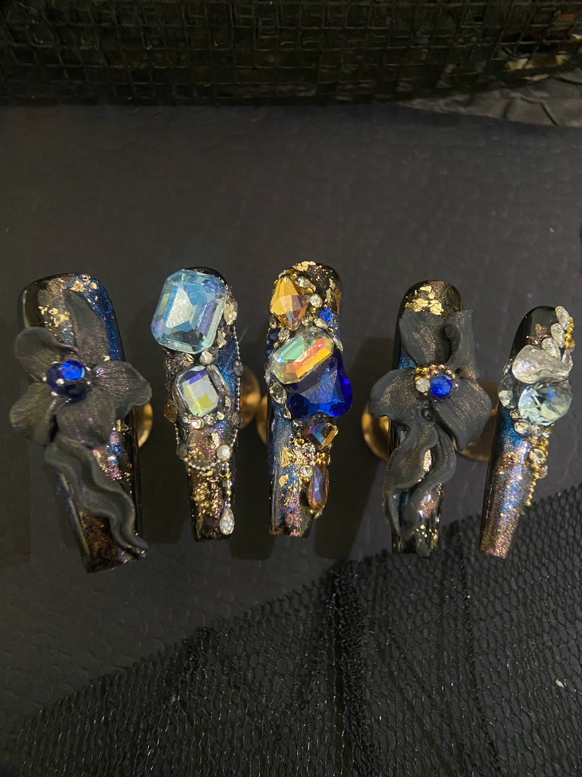 Gilt flower carved manicure cat eye full zircon diamond handmade wearable nails personalized detachable nail stickers manicure tablets