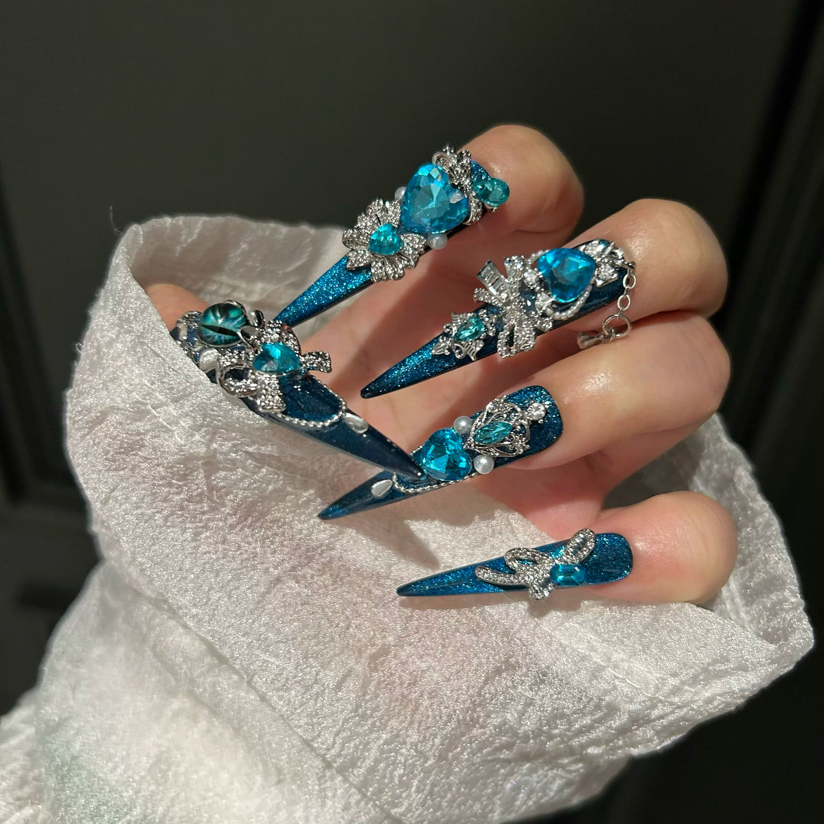 Original handmade wearable cat eye high-end blue light luxury heavy industry new patch nail art detachable