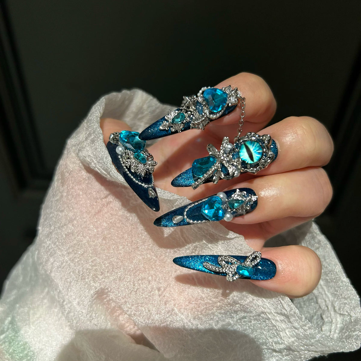 Original handmade wearable cat eye high-end blue light luxury heavy industry new patch nail art detachable