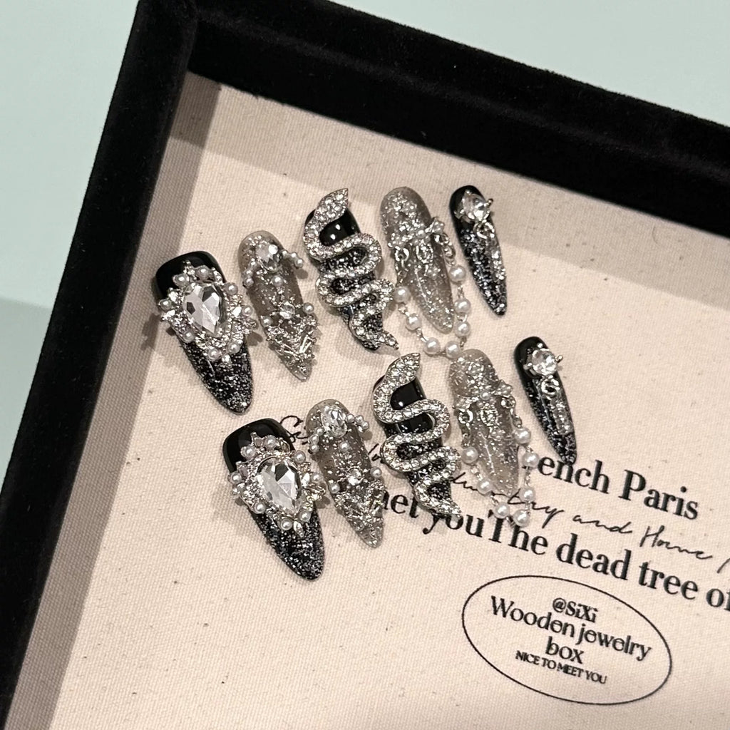 Sweet and cool girl metallic manicure wearable nails snake style stereo silver snake full diamond chain classy nails