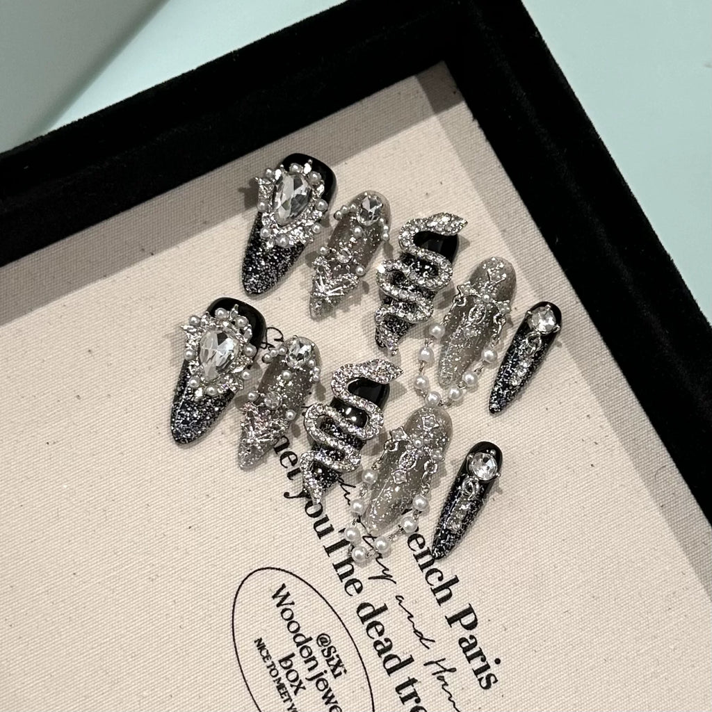 Sweet and cool girl metallic manicure wearable nails snake style stereo silver snake full diamond chain classy nails