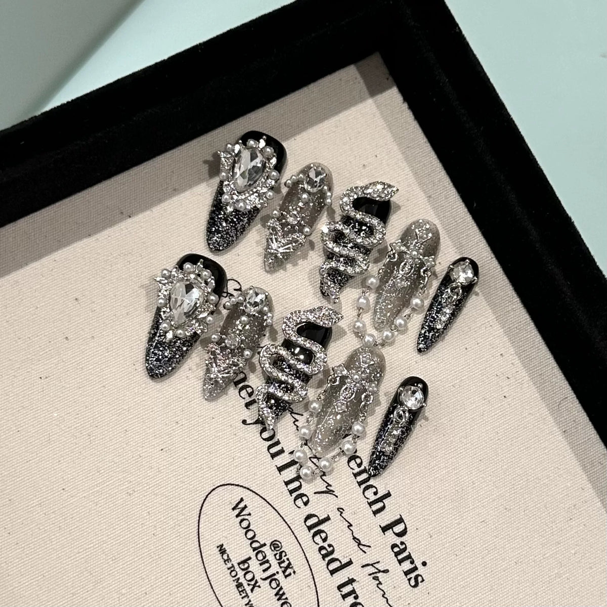 Sweet and cool girl metallic manicure wearable nails snake style stereo silver snake full diamond chain classy nails