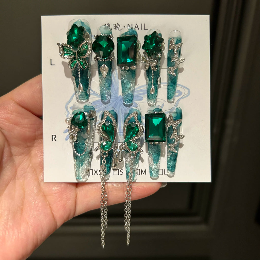 Hand-worn armor, green bow chain, high-end whitening nail patch, broken ice and ice glass armor.