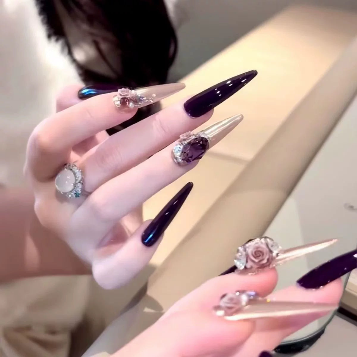 Luxurious emerald green premium press-on nails: exquisite, handcrafted, and perfect for the modern socialite