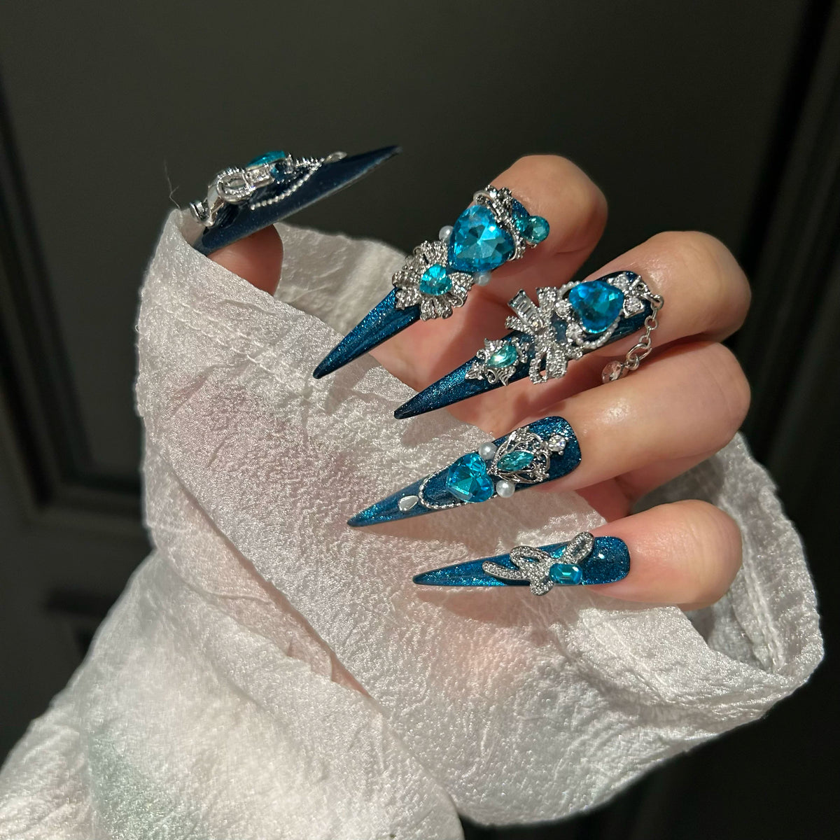 Original handmade wearable cat eye high-end blue light luxury heavy industry new patch nail art detachable