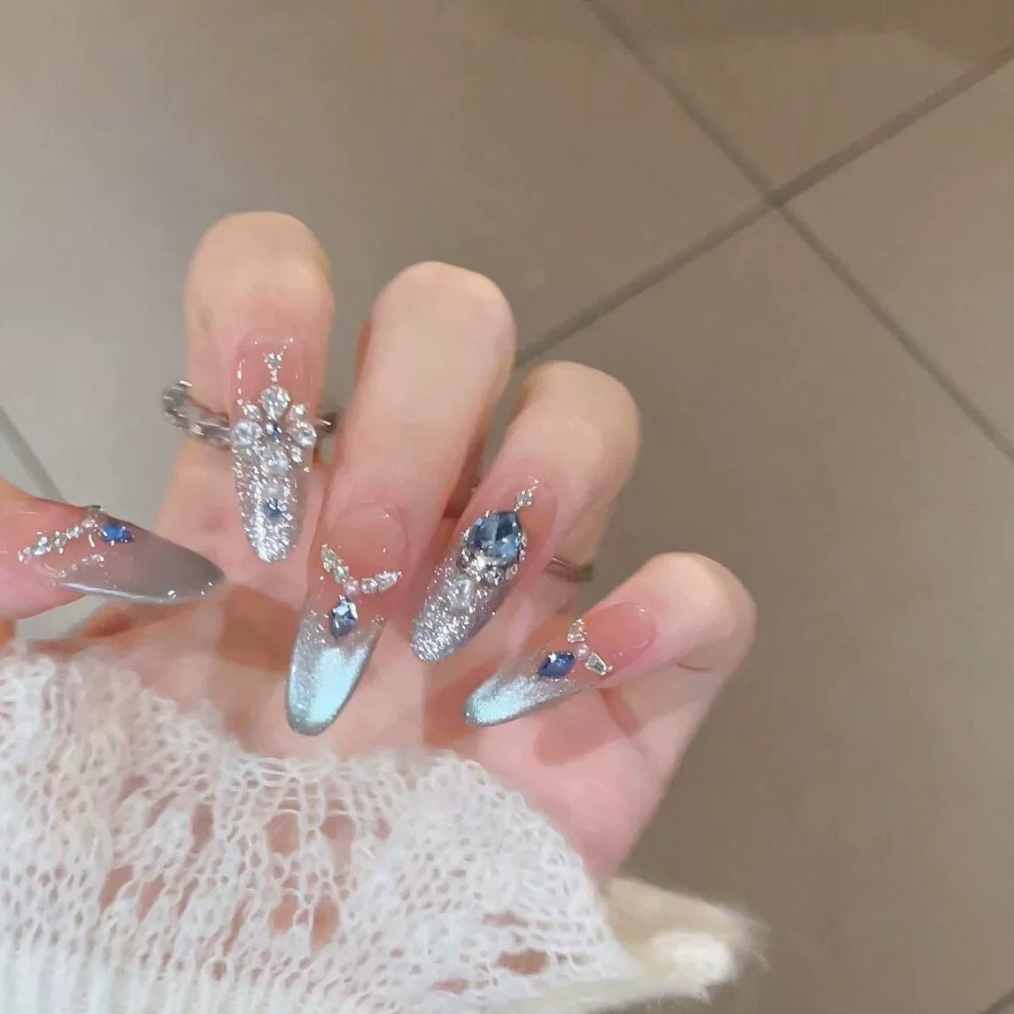 Glass beads gentle cat eye ice wear armor gradual change color diamond jewelry burst flash blue diamond long white advanced sense manicure