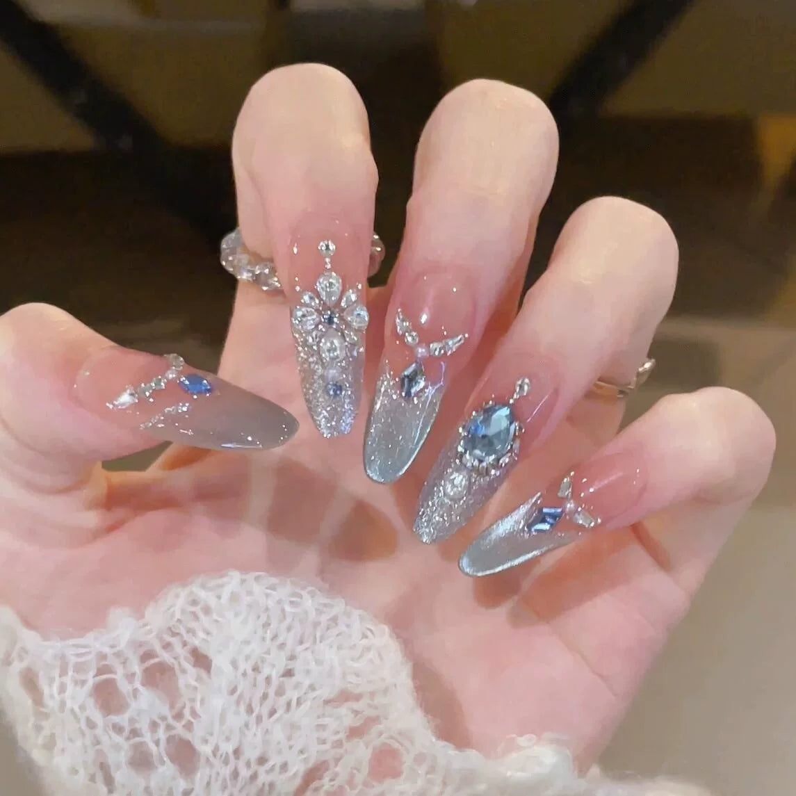 Glass beads gentle cat eye ice wear armor gradual change color diamond jewelry burst flash blue diamond long white advanced sense manicure