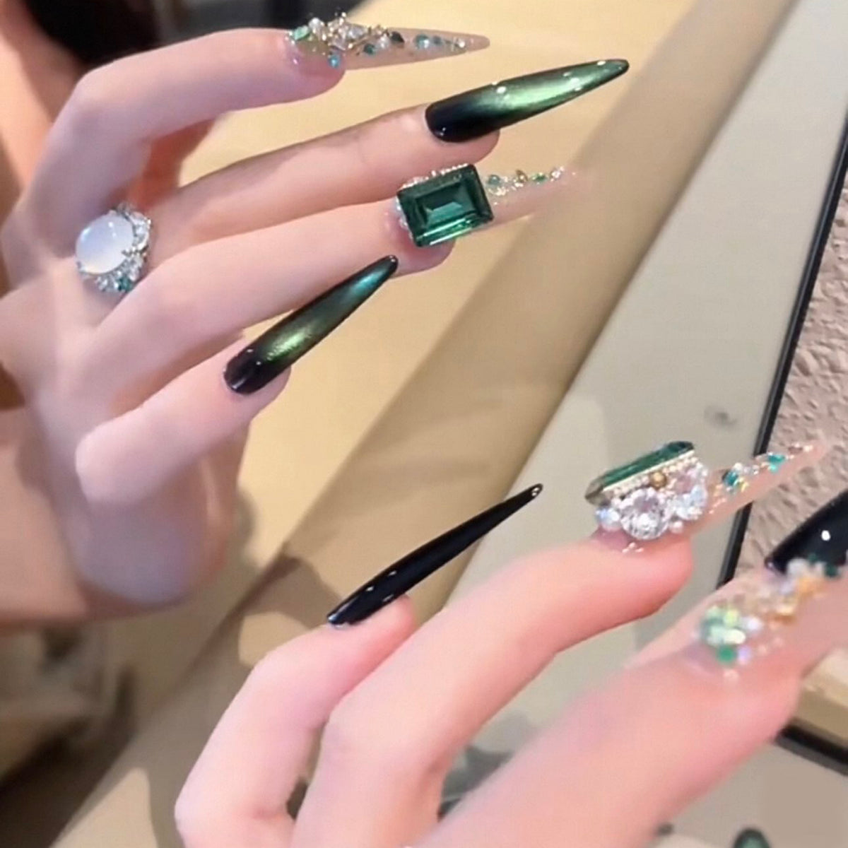 Luxurious emerald green premium press-on nails: exquisite, handcrafted, and perfect for the modern socialite